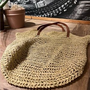 J. Crew Summer Beach Bag Paper Straw Weave Leather trim very good condition